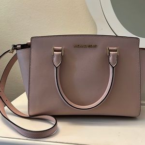 Rarely used, in good condition in baby pink color